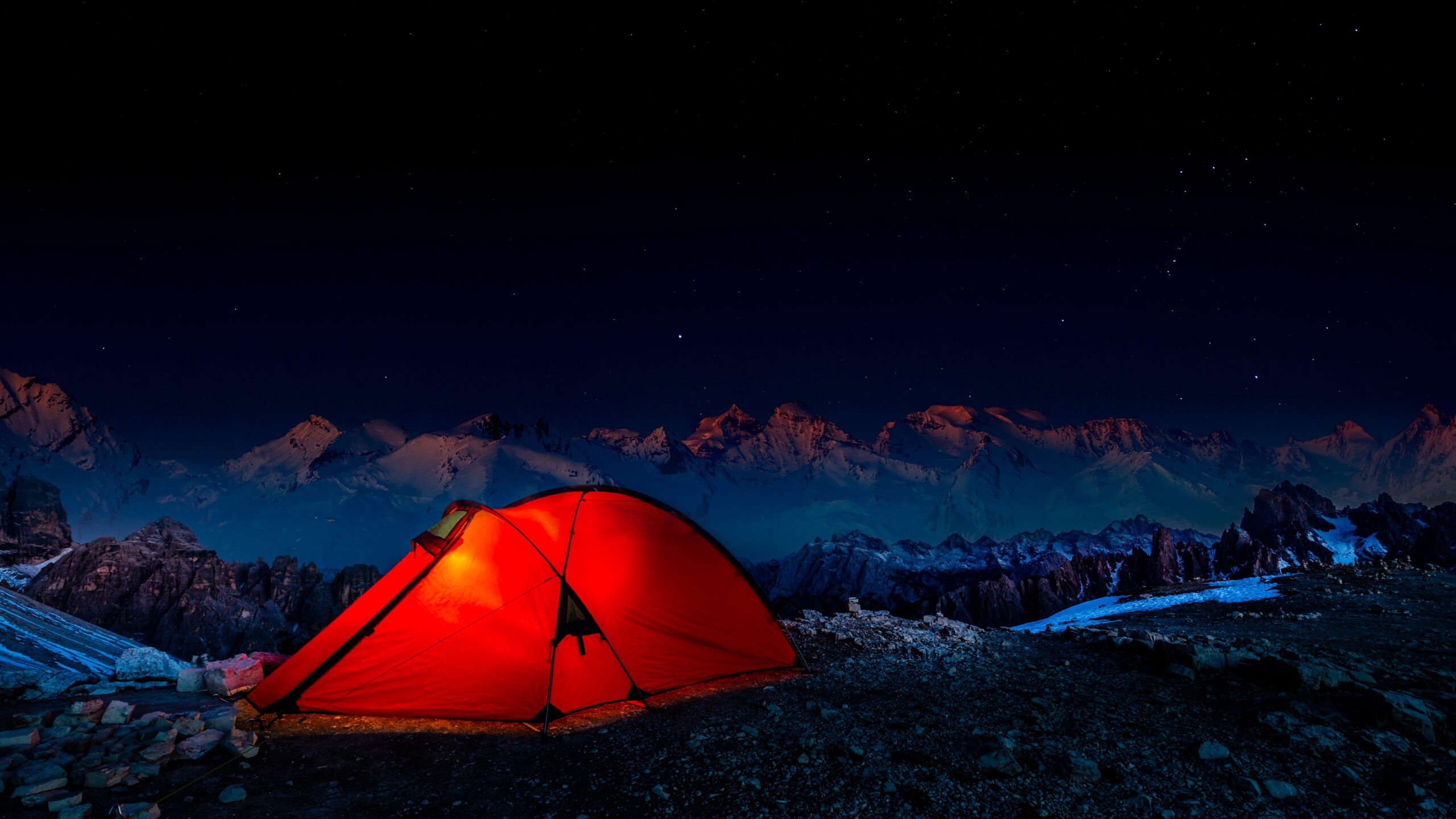 Zelt_am_Berg_Shutterstock